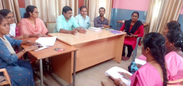 ಪಟ್ಟಣದ ಇಂದು ಶನಿವಾರ ತಾಲ್ಲೂಕು ಆರೋಗ್ಯಾಧಿಕಾರಿ ಕಚೇರಿಯಲ್ಲಿ ನಡೆದ ಕೆ.ಆರ್.ನಗರ ಮತ್ತು ಸಾಲಿಗ್ರಾಮ ತಾಲ್ಲೂಕಿನ ಆಶಾ ಸುಗಮಕಾರರ ಮಾಸಿಕ ಸಭೆಯಲ್ಲಿ ತಾಲ್ಲೂಕು ಆರೋಗ್ಯಾಧಿಕಾರಿ ಡಾ.ಡಿ.ನಟರಾಜು ಮಾತನಾಡಿದರು.